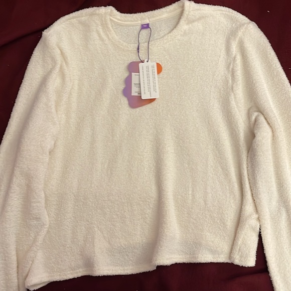 YITTY Pet me LS screw neck top - Picture 3 of 4